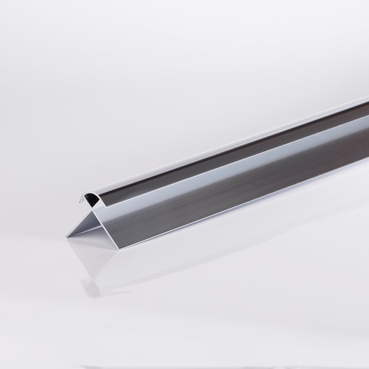 8mm Aluminium External Corner Trim - 2.7m